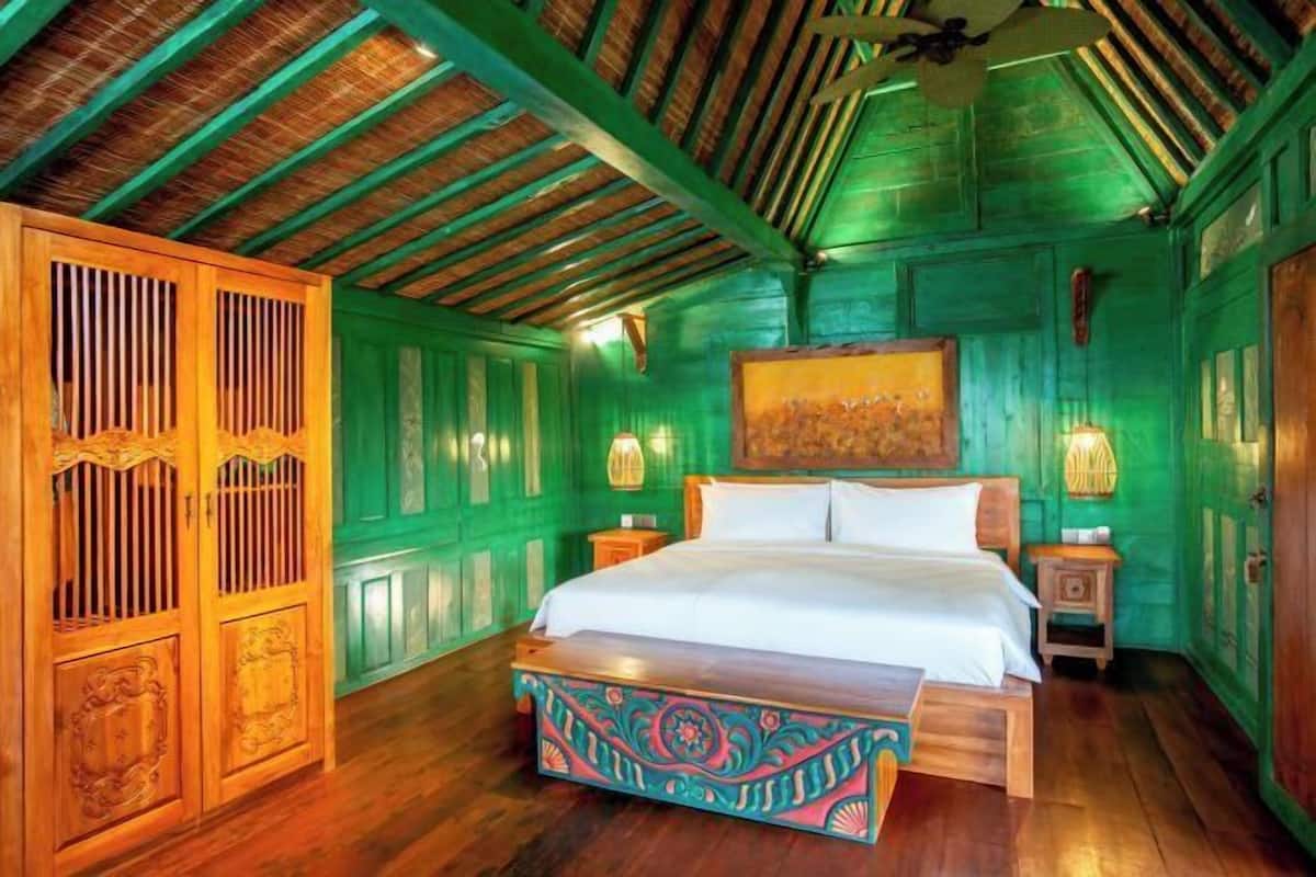 3 kamar tidur, seprai premium, dan minibar