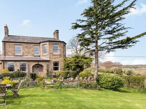 Exterior - 3 bedroom accommodation in Tansley (Tansley)