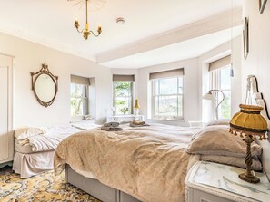 3 bedrooms, free WiFi, bed sheets - 3 bedroom accommodation in Tansley (Tansley)