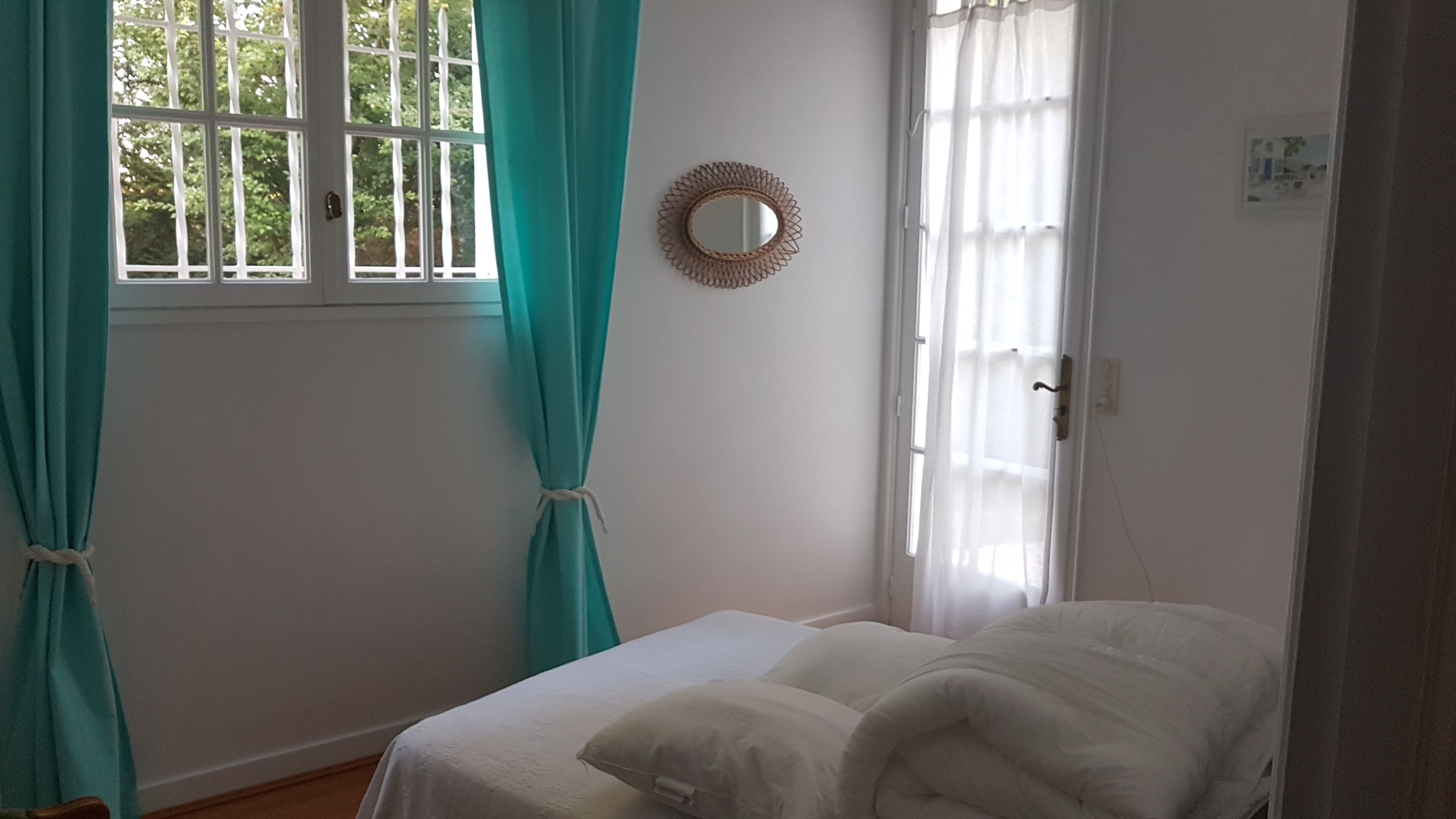 5 slaapkamers, een strijkplank/strijkijzer, reisbedje, gratis wifi