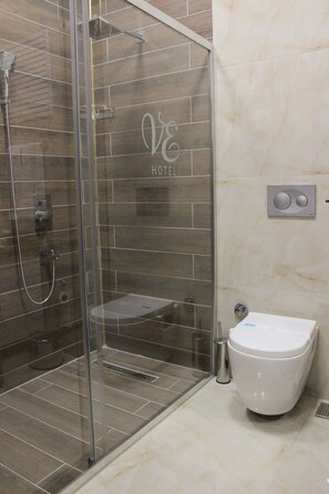 Standard Double or Twin Room | Bathroom