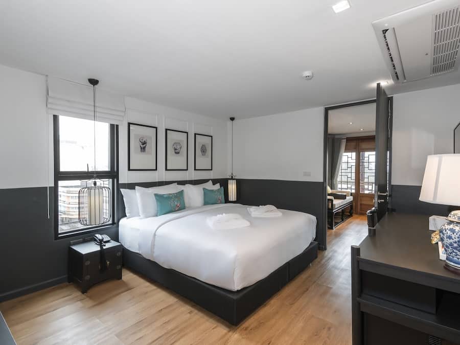 Grand Room | Minibar, in-room safe, desk, iron/ironing board