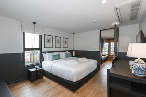 Minibar, in-room safe, desk, iron/ironing board