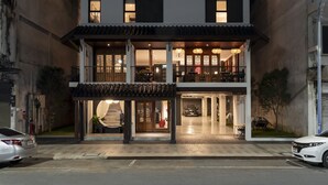 Ảnh chưa phân loại, 2 trong số 17 ảnh, nút