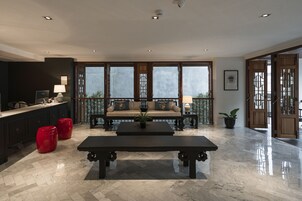 ฝ่ายต้อนรับ