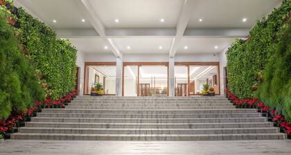 The Lalita Grand