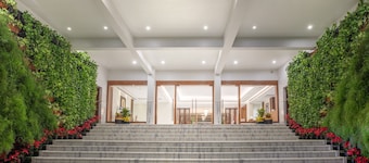 The Lalita Grand