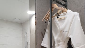 Superior Double Room | Bilik Mandi | Selipar
