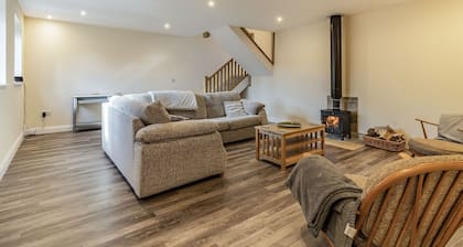 3 bedroom accommodation in Burton Overy