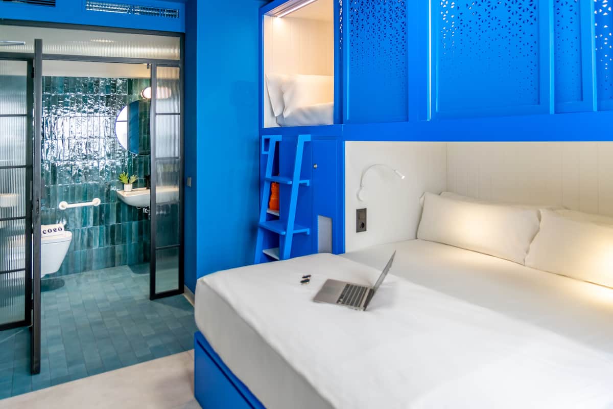 Habitación familiar, varias camas, baño privado | Wifi gratis y ropa de cama