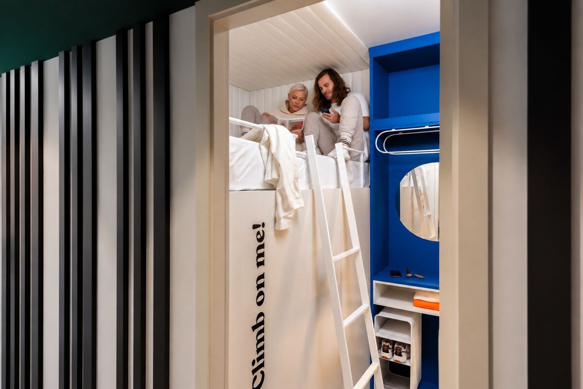 WiFi (free), bed sheets