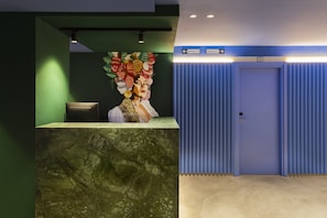 Reception - Coeo Pod Hostel Beatas (Málaga)