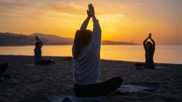 Yoga -  Coeo Pod Hostel Beatas (Málaga)