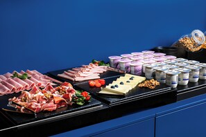 Daily continental breakfast for a fee -  Coeo Pod Hostel Beatas (Málaga)