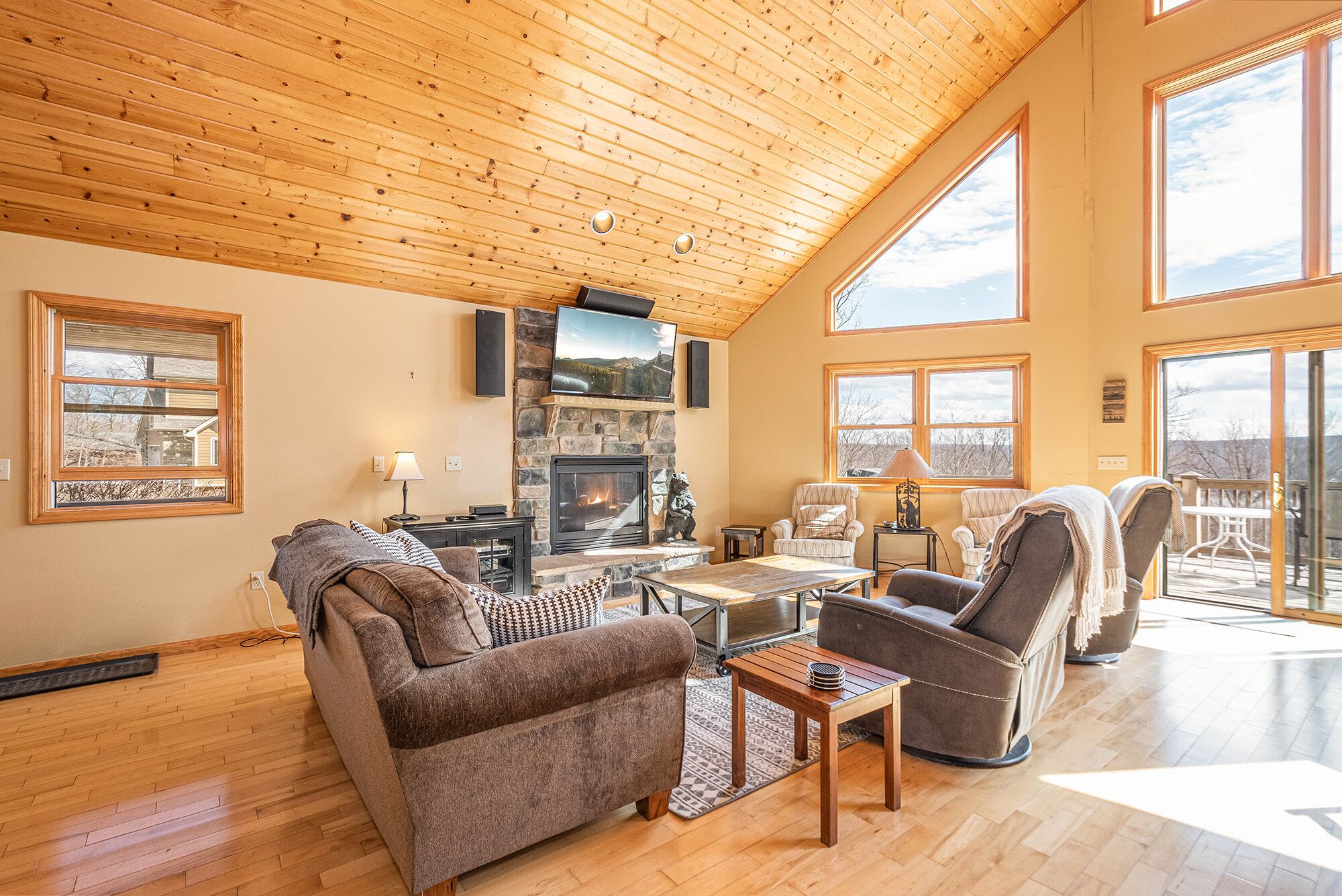 Eventide | Lake Access, Hot Tub + Pool Table