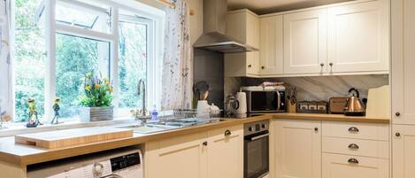 Refrigerador, microondas, horno y lavavajillas