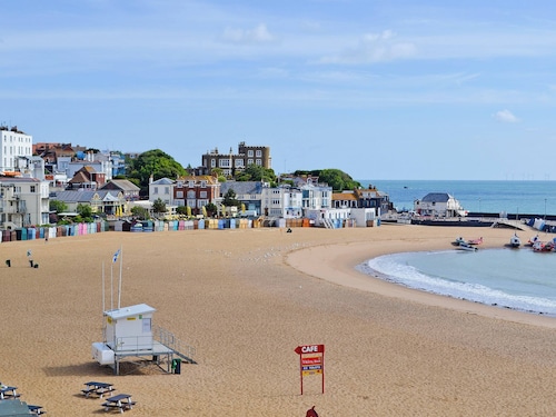 2 bedroom accommodation in Kingsgate, Broadstairs