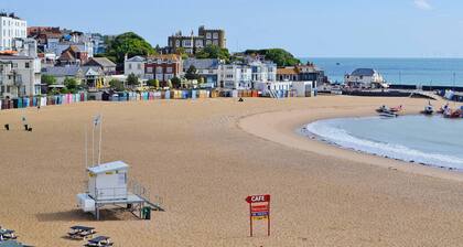 2 bedroom accommodation in Kingsgate, Broadstairs