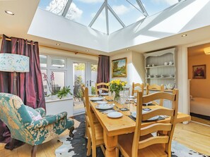 Dining - 3 bedroom accommodation in Moreton Morrell (Moreton Morrell)