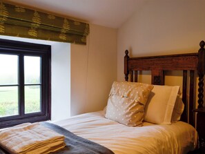 4 室のベッドルーム、WiFi (無料)、ベッドシーツ