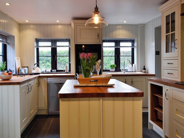 食器洗い機、冷凍庫