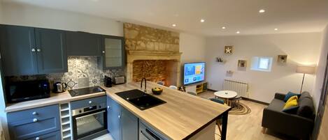 Kühlschrank, Mikrowelle, Ofen, Herdplatte