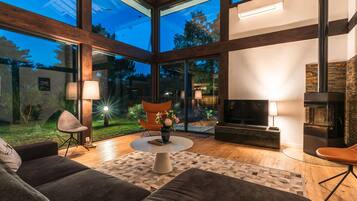 TV, DVD player, ping pong, books