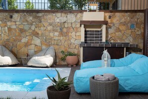 Seasonal outdoor pool - Dandy Villas Nea Roda Melodic Waves (Aristotelis)