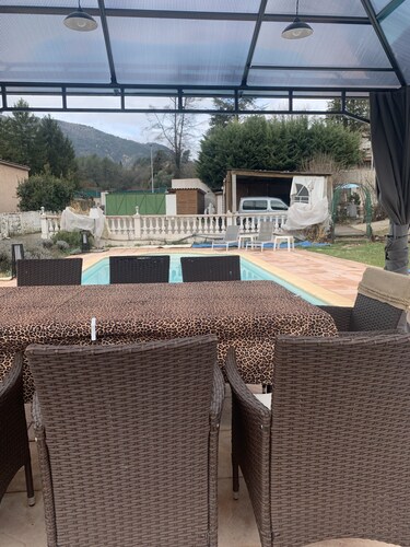 SPACIOUS APARTMENT CLOSE TO ALL AMENITIES