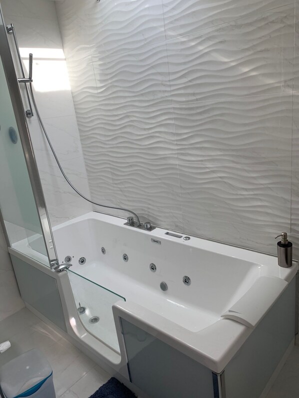 Jetted tub, hair dryer, towels, soap