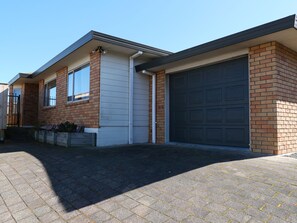 Exterior - Taupo Delight Walking distance To The Lake & Town (Taupō)