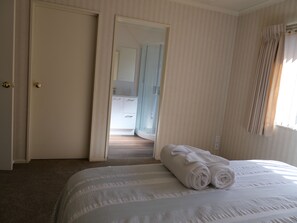 3 bedrooms, desk, iron/ironing board, travel cot