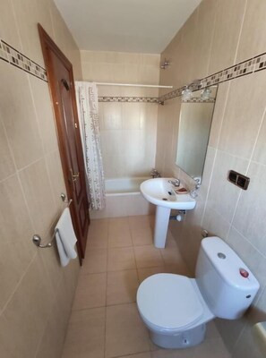 Bathroom - Hotel Lindaraja (Albolote)