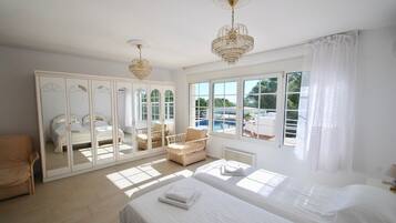 5 slaapkamers, een strijkplank/strijkijzer, reisbedje, gratis wifi