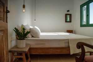 3 bedrooms, in-room safe, desk, iron/ironing board - Phi Simple Living Quarters (Zakynthos)