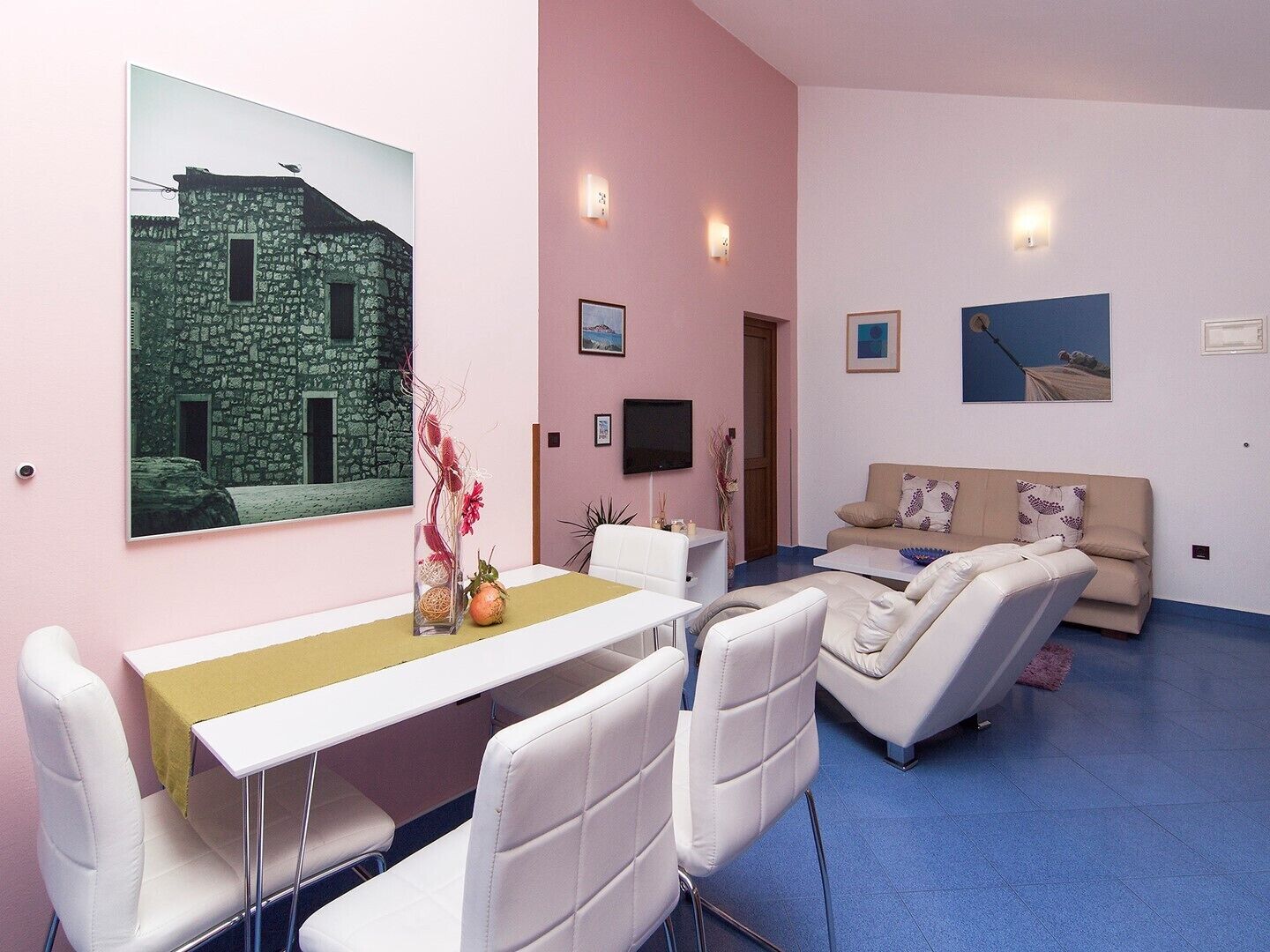 Superior Two Bedroom In Peaceful Area Of Rovinj, Just 10 Minutes Walk From Old Town - Rovinj