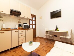 Interior - Studio perfect for couples in peaceful area of Rovinj, just 10 minutes walk from old town (Rovinj)