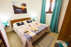 3 slaapkamers, een strijkplank/strijkijzer, reisbedje, gratis wifi