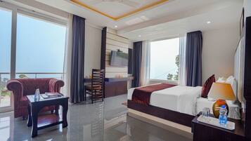 Executive Room | Egyptian cotton sheets, premium bedding, Select Comfort beds