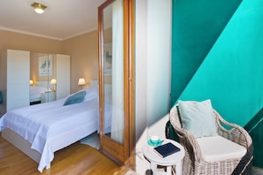 2 bedrooms, in-room safe, desk, iron/ironing board