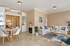 Smart TV, libri, impianto stereo