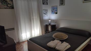 2 camere, una cassaforte in camera, una scrivania, ferro/asse da stiro