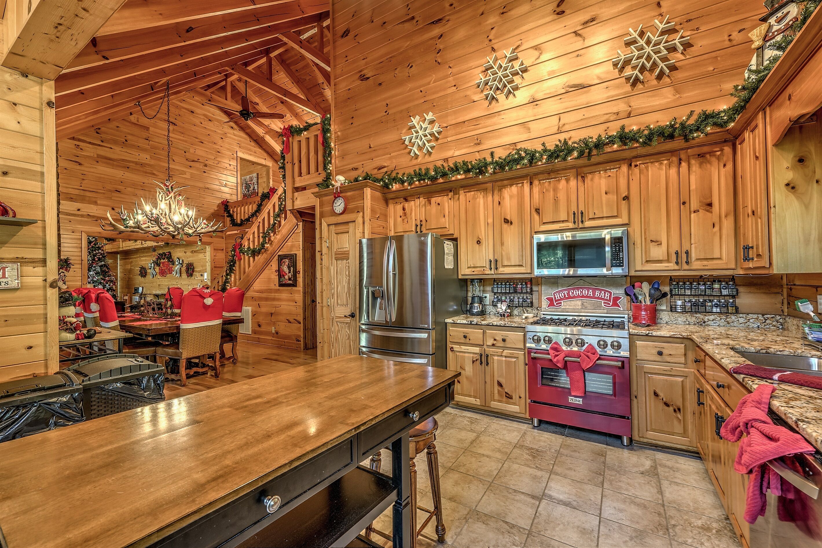 🌲HOLLY JOLLY CHRISTMAS CABIN, 9 KINGS! 6700 SF, 9 BDR, 8 BATHS!🌲