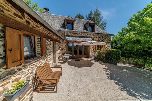 Charmante maison en pleine nature, entre la vallée du Lot et l'Aubrac !