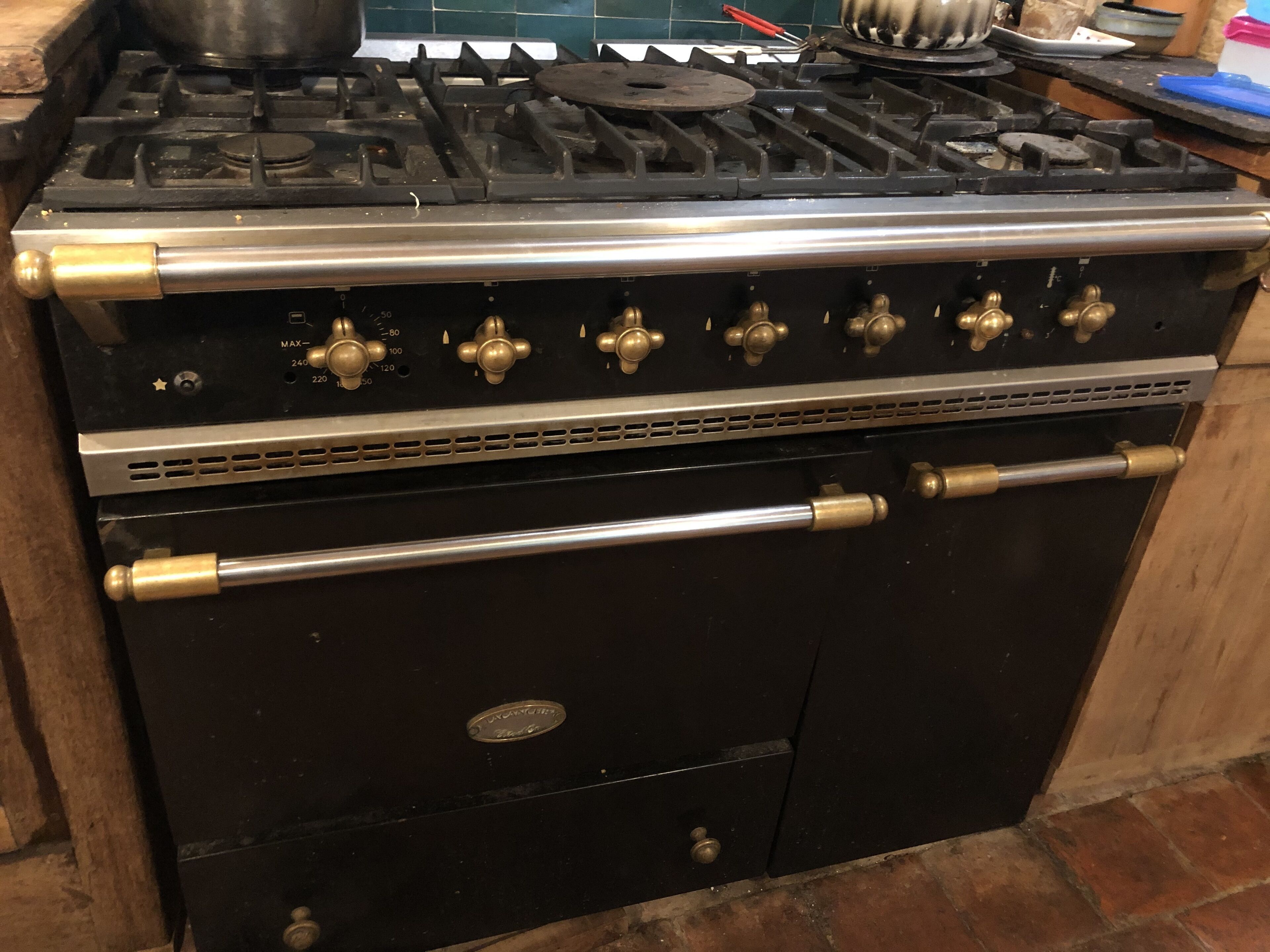 Charming Old House in the heart of a picturesque Burgundian village