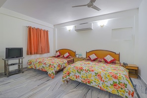 Superior Quadruple Room | Free WiFi, bed sheets