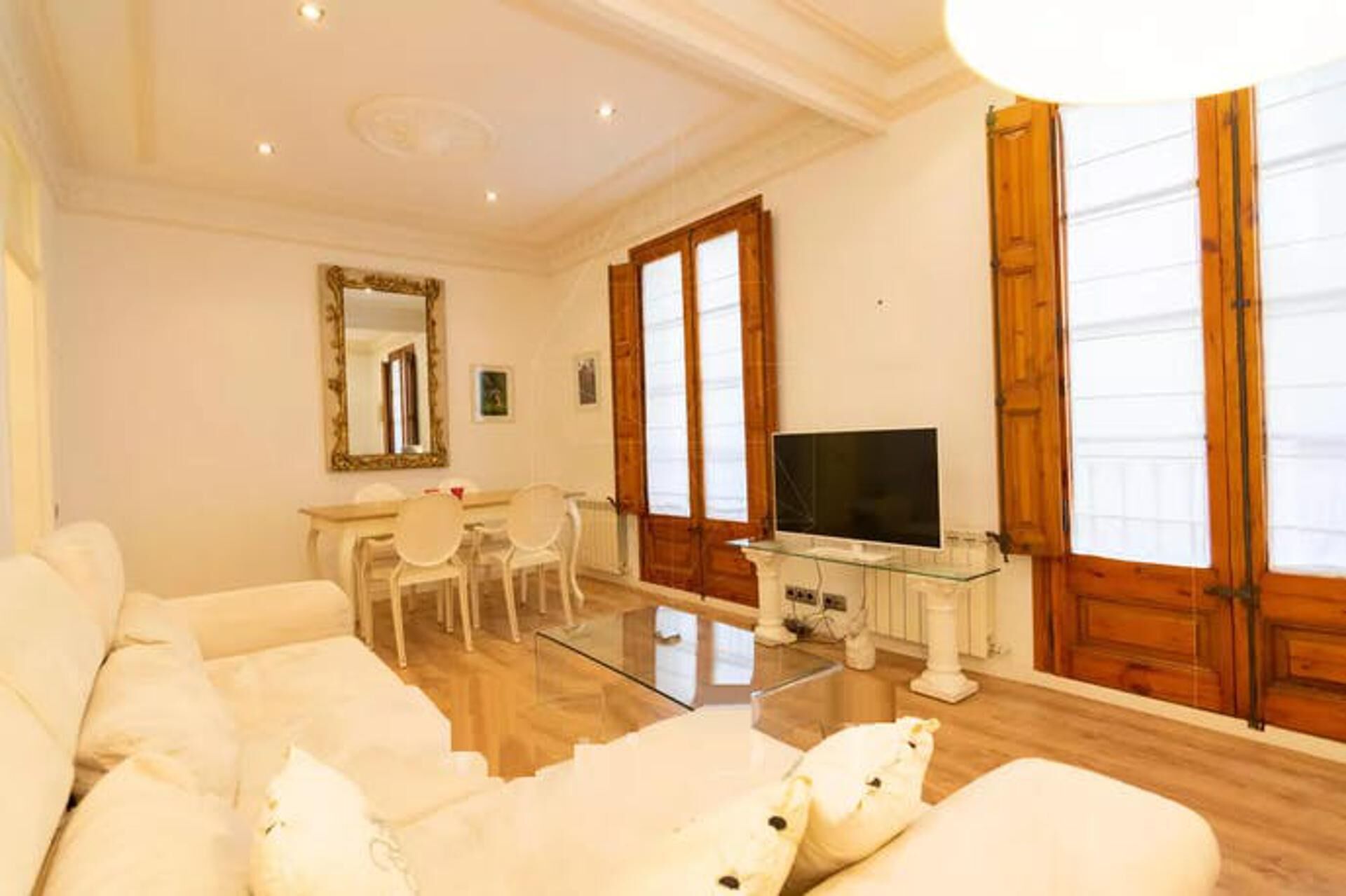 บ้านพัก, เตียงควีนไซส์ 2 เตียง | ห้องนั่งเล่น | ทีวี 30 นิ้ว พร้อมช่องดิจิตอล