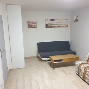 TV - Magnificent 32m2 studio 80 metres from the beach (Vallauris)