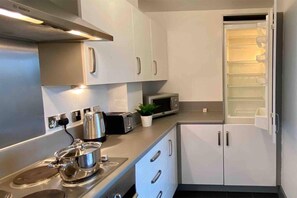 Appartement | Cuisine privée | Réfrigérateur, micro-ondes, four, plaque de cuisson