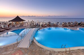 Outdoor pool - ALEXANDER BEACH HOTEL & VILLAGE RESORT, the quiet, green beach front oasis Malia (Stalida)